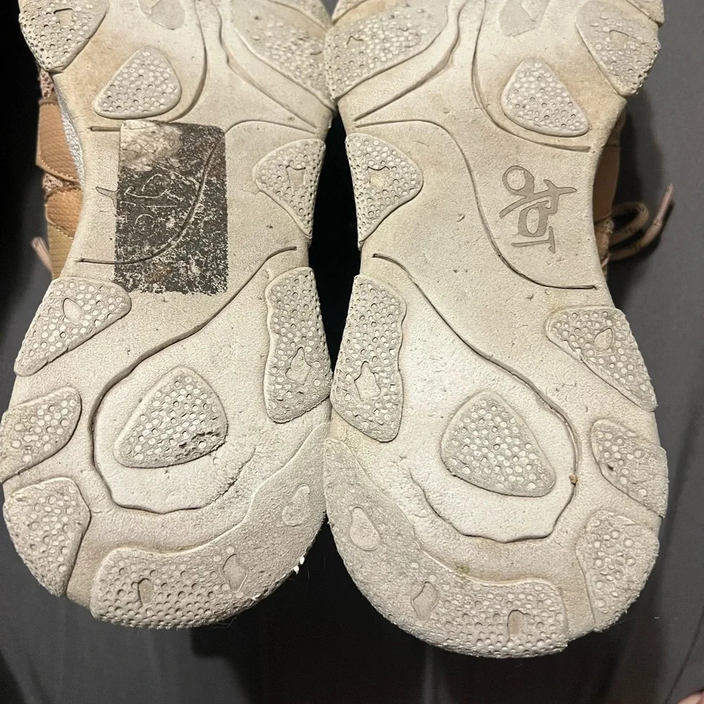 OTBT Tan and Cream Sneakers with Knit Texture - Picture 7 of 7